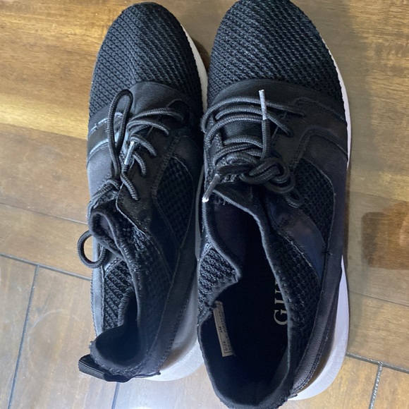 GUESS and VANS - Picture 2 of 13
